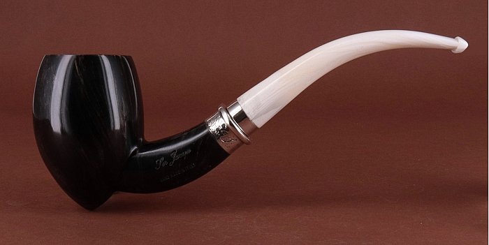 Pipa Ser Jacopo dalla Gemma HISTORICA 2025 ALBUS ET NIGER L MELOLONTHA 18 liscia marrone shape half bent egg pickaxe