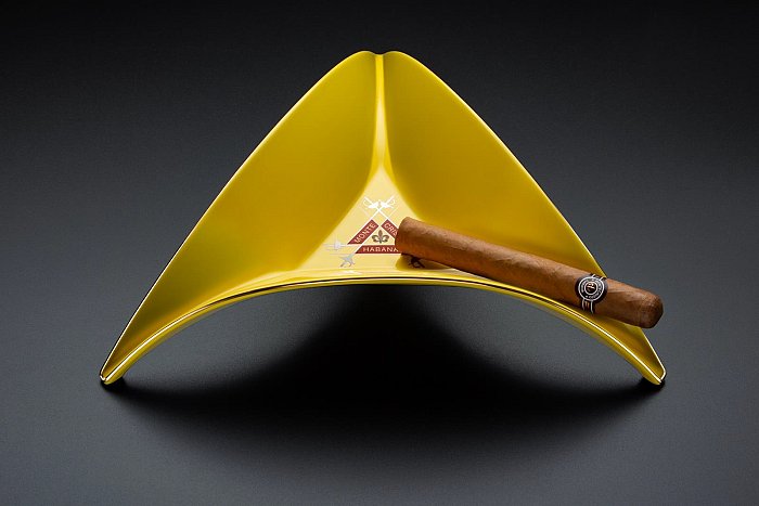 Posacenere MONTECRISTO Tricornio